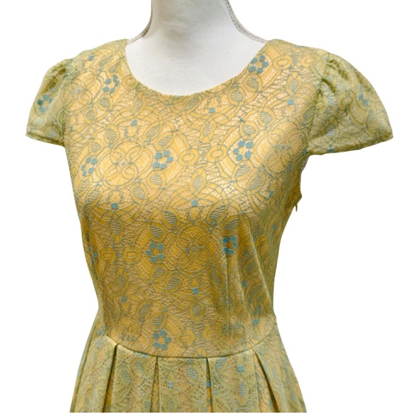 Miami Butter Yellow Lace Fit & Flare Dress | Cap Sleeves & Cutout Back (S) - Picture 4 of 14